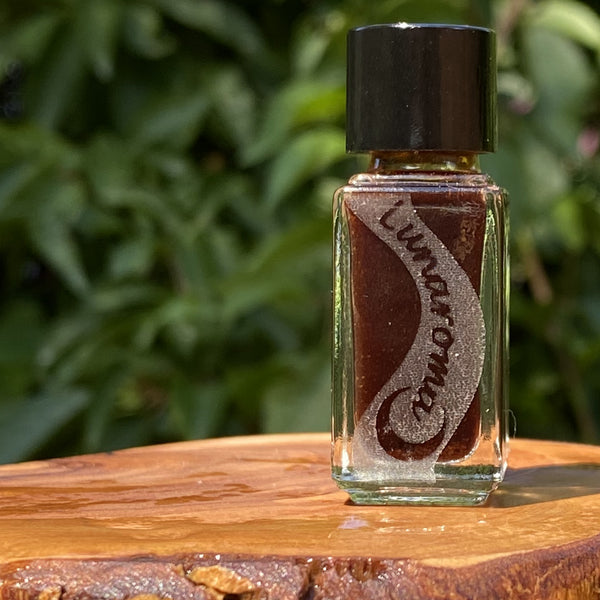 Sandalwood Perfume Oil – Lunaroma Aromatic Apothecary